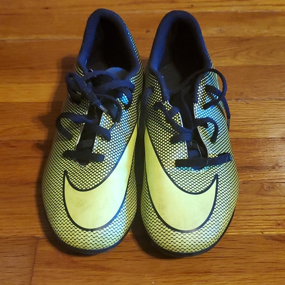 Soccer Cleats - Picture 2 of 3